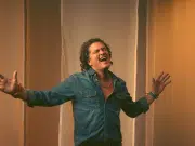 Con ‘Te dedico’, Carlos Vives vuelve a su faceta más romántica en el primer sencillo de su próximo álbum