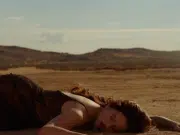 Rosalía protagoniza junto a su ‘pareja invisible’ el videoclip de su nueva canción, ‘Sauvignon Blanc’