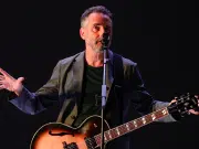 Jorge Drexler regresa con música nueva después de cuatro años, con la canción ‘Toco madera’