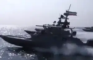 Irán cerrará partes del estrecho de Ormuz varias horas por maniobras militares con buques de guerra, helicópteros, drones y misiles