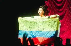 Kali Uchis convirtió el Movistar Arena, de Bogotá, en un manifiesto de amor, lujo y raíces latinas