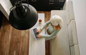 Cómo elegir el escritorio ideal para espacios pequeños