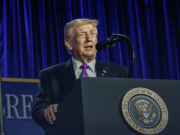 Donald Trump aumenta al 15% los aranceles globales