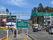 Ecuador aumenta al 50% los aranceles a importaciones de Colombia
