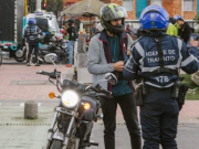 Más de 20 mil sanciones a motos por invadir andenes en un año en Bogotá