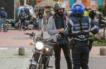 Más de 20 mil sanciones a motos por invadir andenes en un año en Bogotá