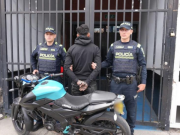 Operativo en la av. Primero de Mayo: 12 locales sellados y 4 capturados