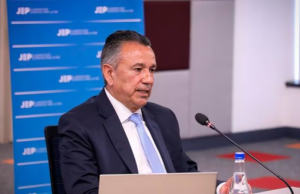 Por falta de verdad plena, expulsan al general (r) Santoyo de la JEP