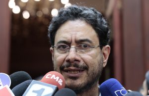 Registraduría acepta retiro de Cepeda de la consulta del Frente por la Vida