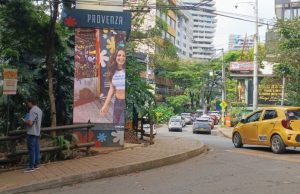 Provenza estrena tres tótems con pantallas publicitarias