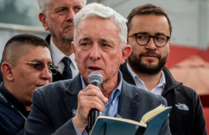 Dura crítica de Uribe al sistema de salud: “Destruida por todas partes”