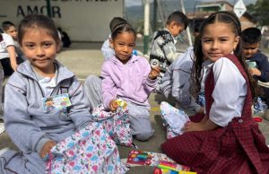Asocolflores entregó kits escolares en el Oriente antioqueño