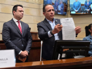 Senado reintegra a Alexander López tras fallo de la Corte