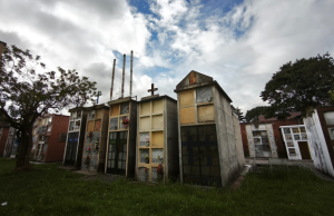 Cambia administración de cuatro cementerios públicos de Bogotá