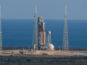 NASA realiza ensayos finales a cohete para misión lunar Artemis 2