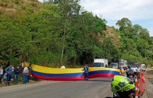 Reportan cierre intermitente en Troncal del Magdalena por protestas
