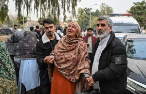Más de 30 muertos y 169 heridos deja ataque contra mezquita en Pakistán