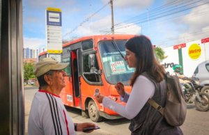 Inicia plan piloto de paraderos de buses en carrera Quinta de Ibagué