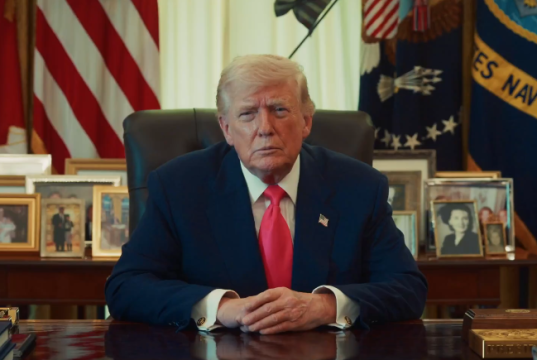 Trump impondrá un arancel global del 10% tras revés de la Corte