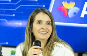 Nueva encuesta: Paloma Valencia ya está a 5 puntos de De la Espriella