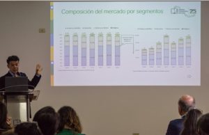 Entre papel y pantallas: el desafío del libro digital en Colombia