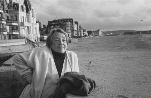 La genial Marguerite Duras, convertida en un clásico al cumplirse treinta años de su muerte