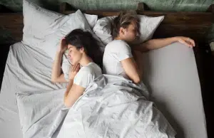 Dormir mal también afecta a las parejas: el 18 % opta por dormir en habitaciones separadas