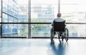 Crean aparato que les devuelve la comunicación a pacientes con ELA o cuadripléjicos: lee impulsos mentales