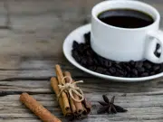 Café con canela: la mezcla que gana terreno por sus posibles beneficios para el corazón y el metabolismo