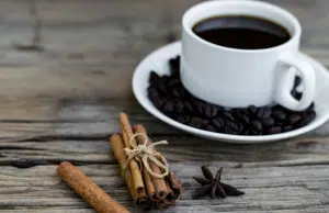 Café con canela: la mezcla que gana terreno por sus posibles beneficios para el corazón y el metabolismo