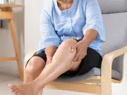 ¿Siente hinchazón o pesadez en las piernas durante el día? Esto podría ser una señal de problemas vasculares
