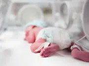 Lanzan campaña que busca impulsar tamizaje neonatal obligatorio en recién nacidos: hay 7 pruebas metabólicas que deberían realizarse