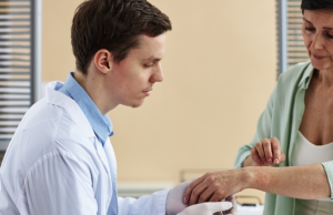 Estudio pone en duda la efectividad del ejercicio como tratamiento principal para la osteoartritis