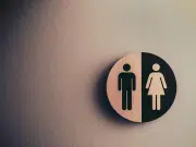 Baños en la mira: el 74 % de las personas exige mayor higiene en espacios públicos y laborales
