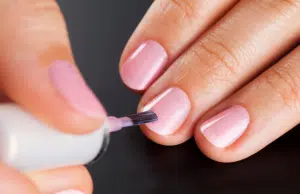 ‘Wellness Nails’: crece el cuidado de las uñas tras alertas por esmaltes y sube 15 % su consumo