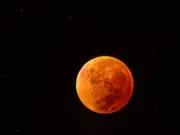 Historias del cosmos / Viajar a la Luna: ayer y hoy