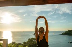 Costa Rica impulsa el turismo de bienestar con experiencias en la naturaleza y prácticas ancestrales, con Colombia como mercado clave
