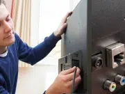 La razón por la que debería evitar conectar su televisor a internet utilizando el cable