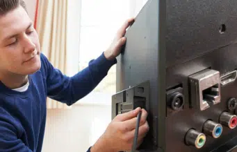 La razón por la que debería evitar conectar su televisor a internet utilizando el cable