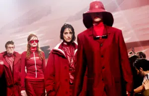 Semana de la Moda de París: Lacoste presenta en Roland Garros su colección otoño-invierno 2026-2027, inspirada en la lluvia y el tenis
