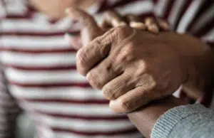 Demencia: cinco señales de alerta que pueden aparecer después de los 50 años y cómo enfrentar los cambios de conducta