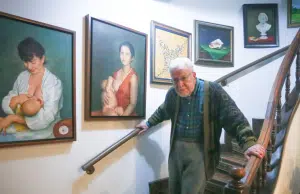 Un médico mirando pasar un siglo