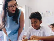 Estos son los nuevos salarios de profesores de colegios y universidades públicas del país: Gobierno anunció nueva bonificación