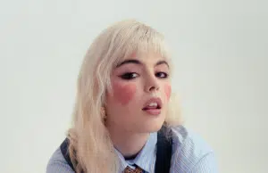 ‘Bogotá es la ciudad de los besos rotos’: Antonia Jones le canta a la ‘tusa’ en su último álbum