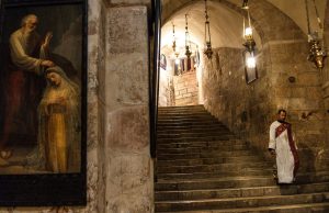 Policía israelí impide celebrar misa de Domingo de Ramos en el Santo Sepulcro
