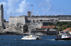 Cuba recibe dos veleros con ayuda humanitaria tras su relocalización