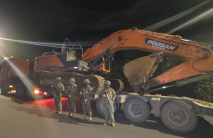 Ecuador bombardea zonas de minería ilegal cerca frontera con Colombia