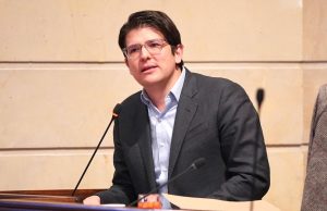 Duro choque de petrismo y oposición por autoría del magnicidio de Miguel Uribe Turbay