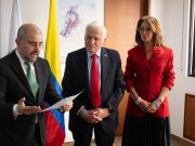 Miguel Uribe inscribe su candidatura y presenta fórmula vicepresidencial