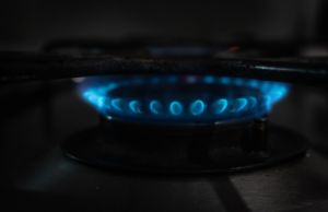 Devolver 150 mil millones a usuarios de gas exige gobierno